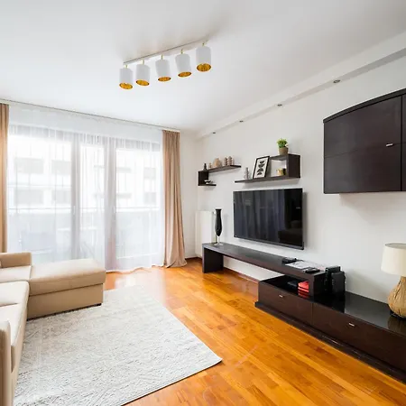 Metro Wilanowska Cosy Apartment