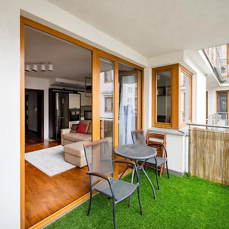 Metro Wilanowska Cosy By Bookinghost