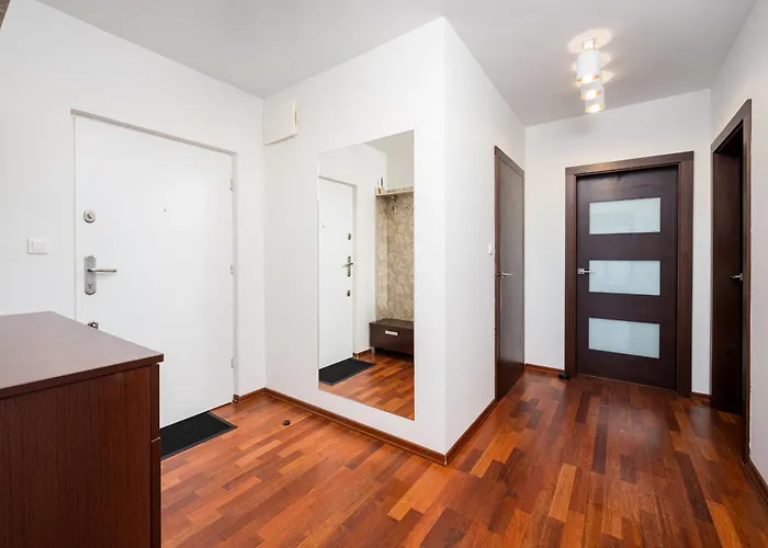 Metro Wilanowska Cosy By Bookinghost